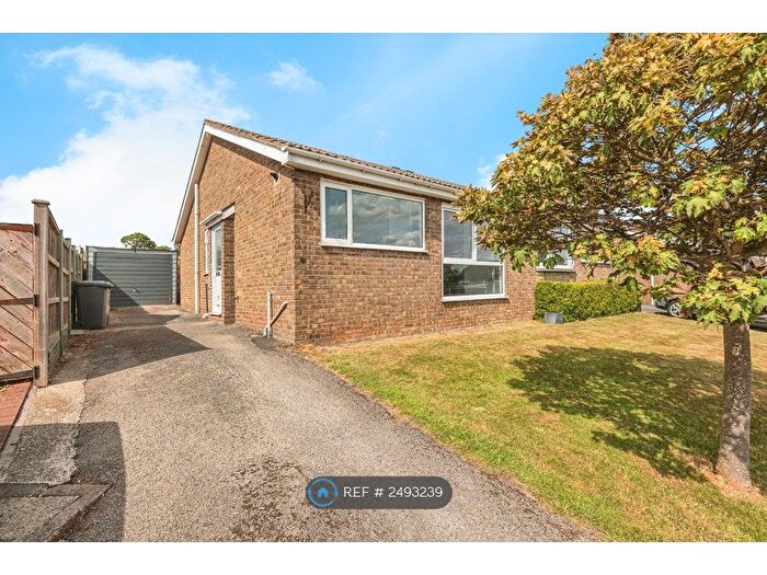 2 Bedroom Bungalow To Rent In Ashbrow, Wakefield, WF4