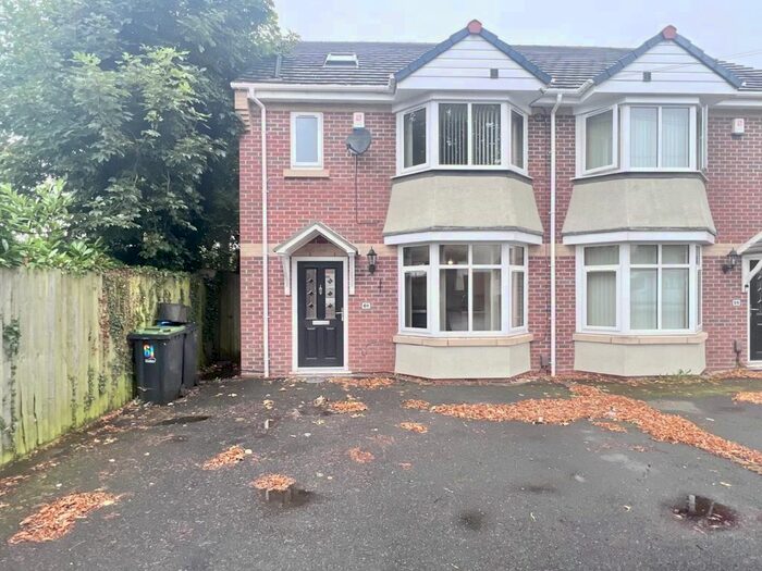 4 Bedroom Semi-Detached House To Rent In Dudley Wood Road, Netherton, Dudley, DY2