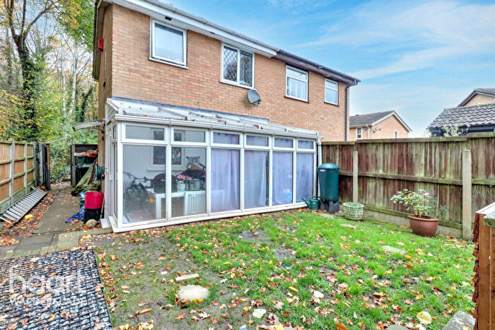 2 Bedroom Semi Detached House For Sale In Woodbury Road, Chatham, ME5