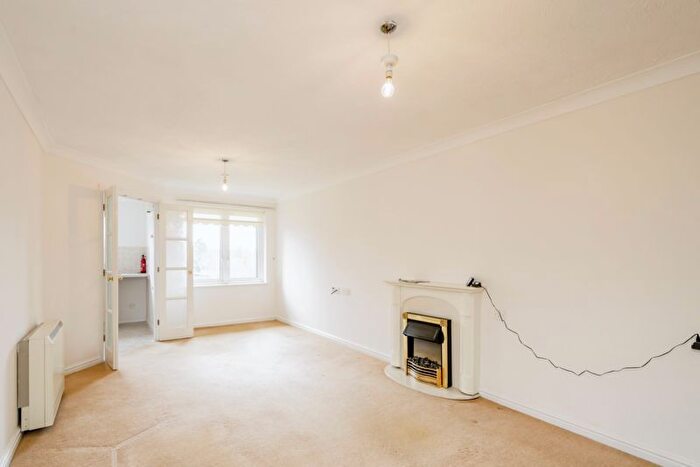 2 Bedroom Property For Sale In Byron Court, Chichester, PO19