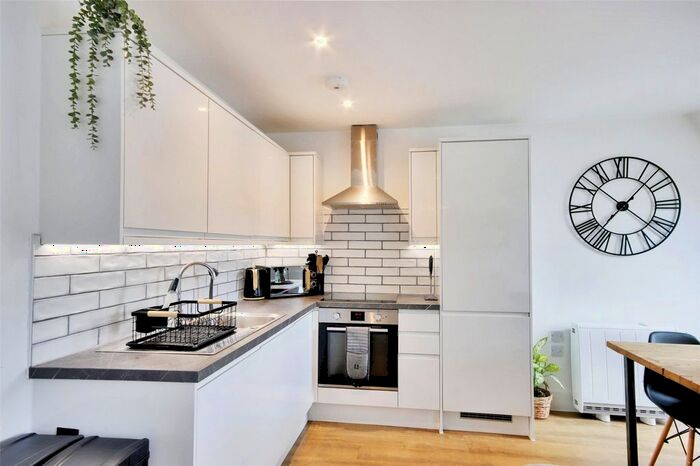 1 Bedroom Flat For Sale In North Ash Road, New Ash Green, Longfield, Kent, DA3