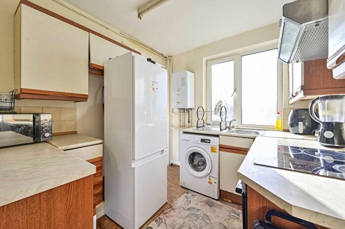 2 Bedroom Flat For Sale In Martin Way, Morden, SM4