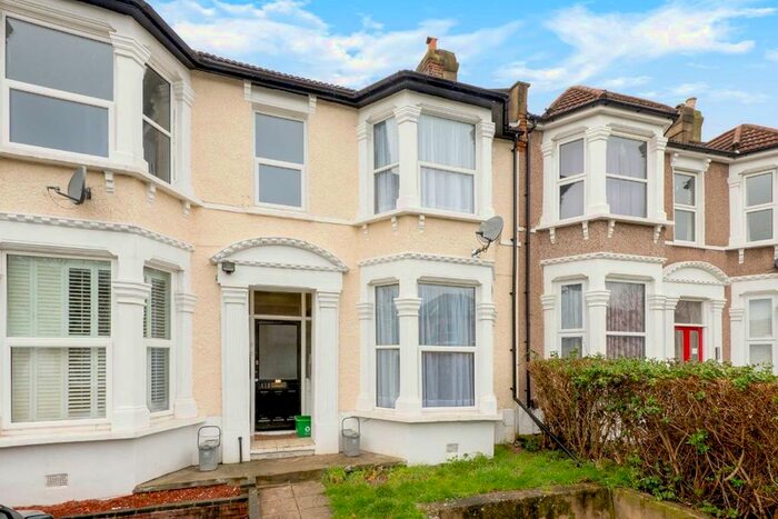 2 Bedroom Flat To Rent In Wellmeadow Road, London, SE6