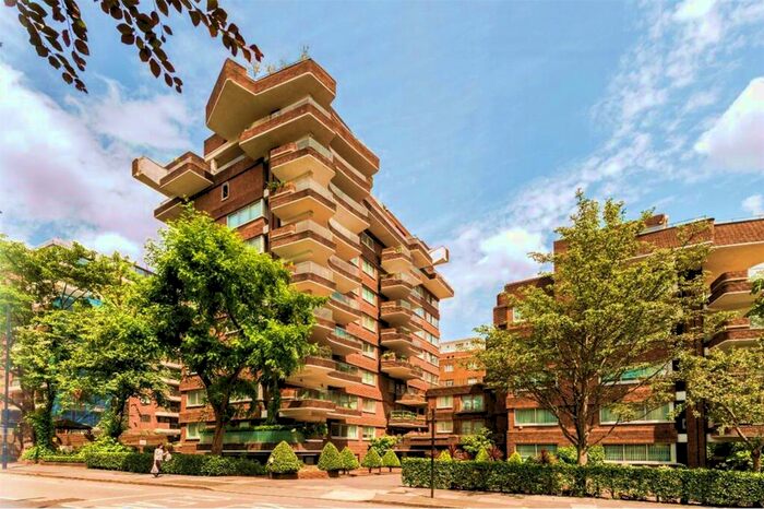 3 Bedroom Apartment To Rent In Avenue Road, St. John's Wood, London, NW8