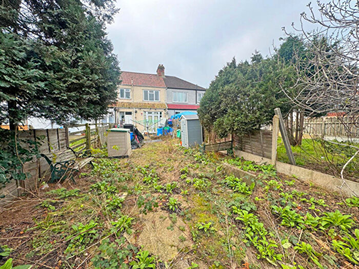 3 Bedroom Terraced House For Sale In Brockenhurst Gardens, Ilford, IG1