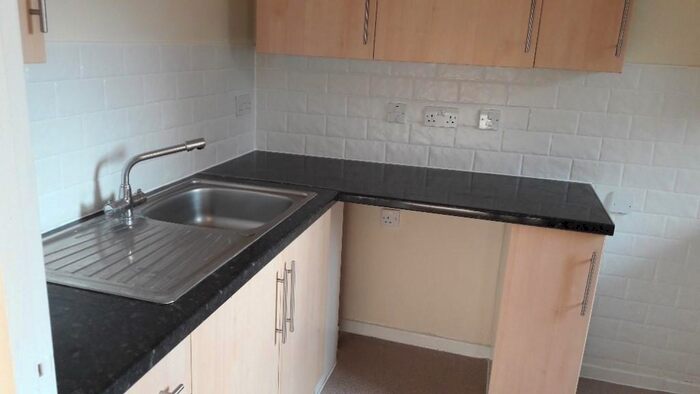1 Bedroom Flat To Rent In Oak Avenue, Bradford, West Yorkshire, BD8
