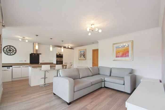 2 Bedroom Flat To Rent In Burnside Court, Bearsden, Glasgow, G61