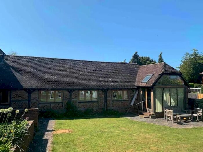 1 Bedroom Flat To Rent In Barrow Hill, Henfield, BN5