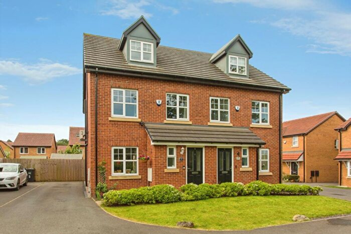 4 Bedroom Semi-Detached House For Sale In Derwent Close, Farington, Leyland, Lancashire, PR25
