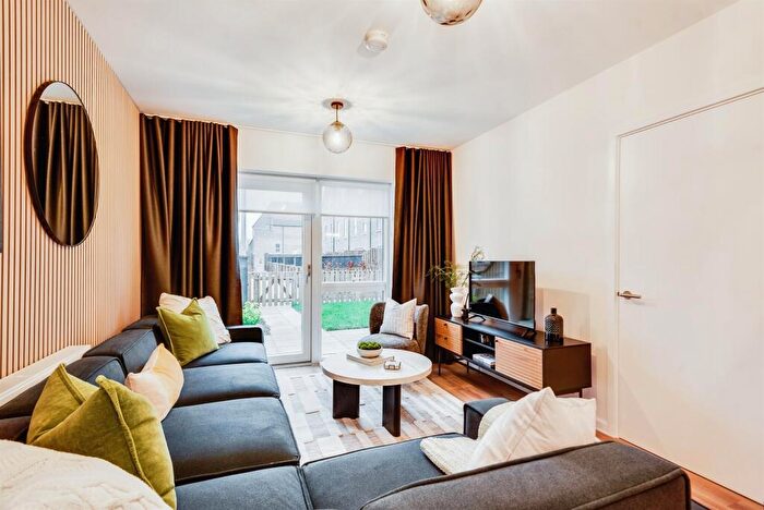 3 Bedroom Terraced House For Sale In Oakfield, Swindon, SN3