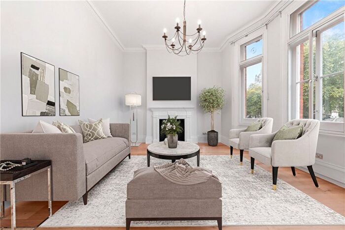 3 Bedroom Maisonette To Rent In Egerton Gardens, Knightsbridge, London, SW3