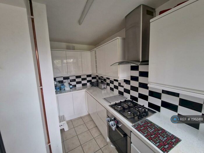 3 Bedroom Semi-Detached House To Rent In Paston Crescent, London, SE12