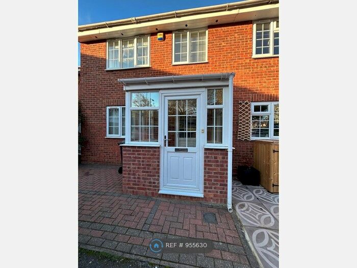 3 Bedroom Terraced House To Rent In Skipworth Road, London, E9