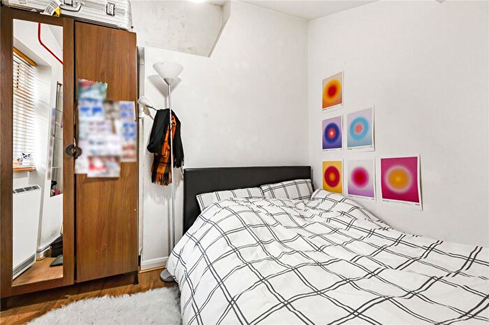 2 Bedroom Apartment To Rent In Compton Street, London, EC1V