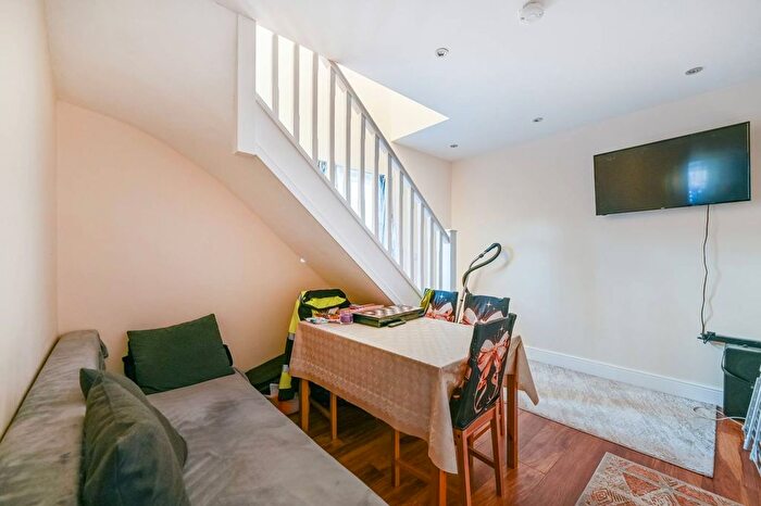 2 Bedroom End Terrace House For Sale In Whitebridge Close, Hounslow, Feltham, TW14