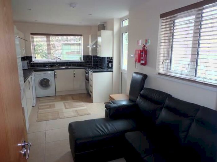 5 Bedroom House To Rent In Minister Street, Cathays, Cardiff, CF24