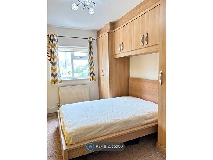 5 Bedroom Semi-Detached House To Rent In Farnham Road, Welling, DA16