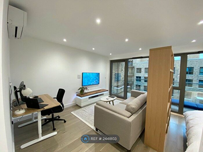 Studio To Rent In Sirus House, London, E1