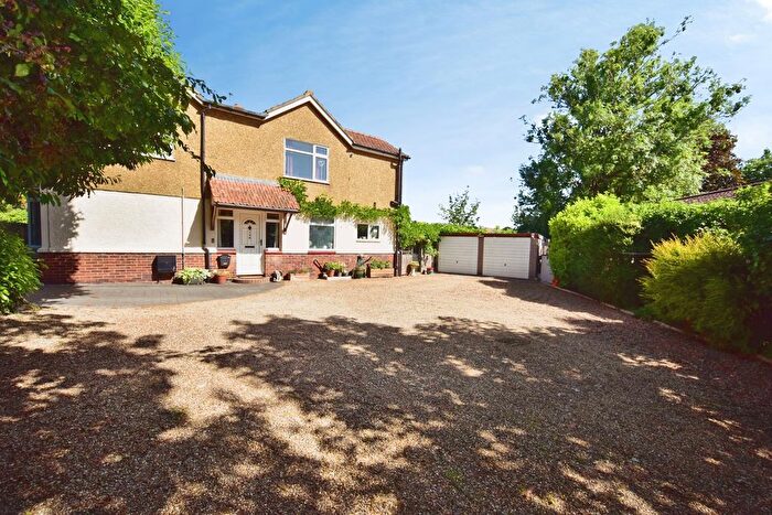 3 Bedroom Semi Detached House For Sale In London Road, Maidstone, Kent, ME16