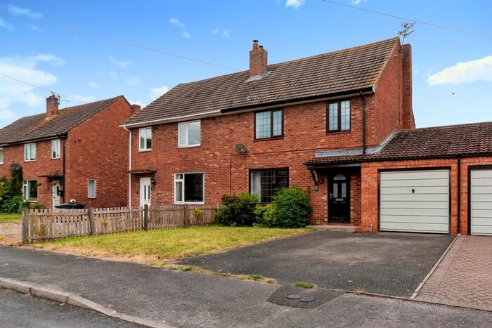 3 Bedroom Semi-Detached House For Sale In Coneygrey Spinney, Flintham, Newark, NG23