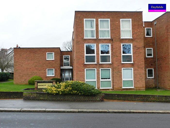 1 Bedroom Flat For Sale In Glebe Avenue, Enfield, EN2