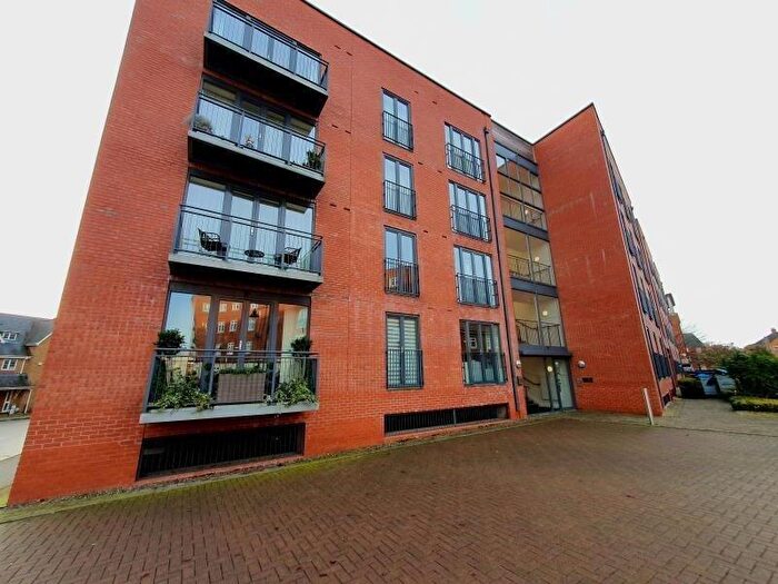 2 Bedroom Flat To Rent In Cornwood Lane, Shirley, Solihull, West Midlands, B90