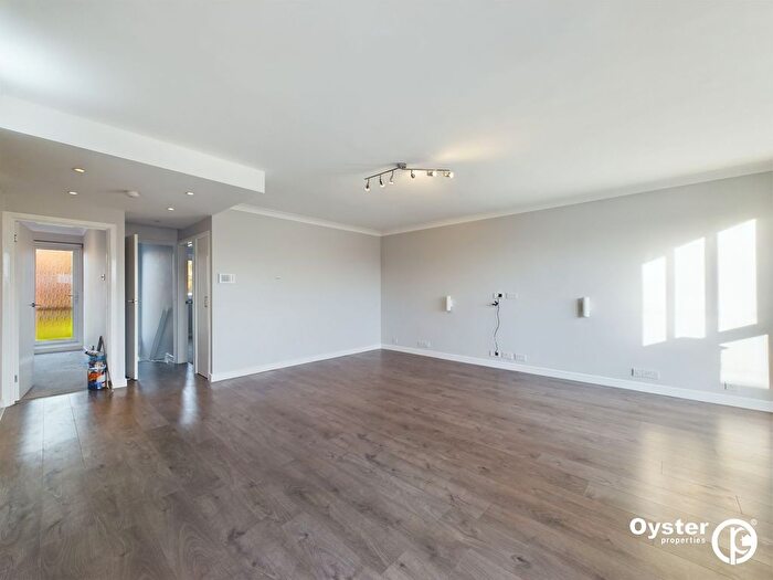 2 Bedroom Flat To Rent In Garden Court, Stanmore, HA7