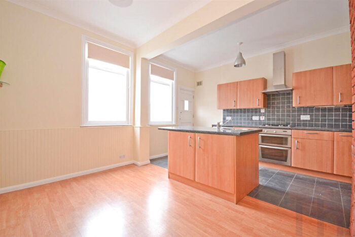 2 Bedroom End Of Terrace House To Rent In Cowes, Isle Of Wight, PO31