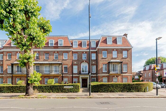 3 Bedroom Flat To Rent In Fortis Green, London, N10