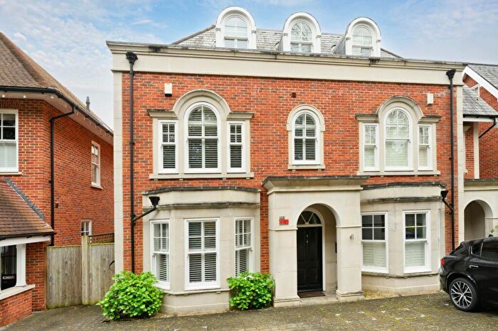 4 Bedroom Semi-Detached House To Rent In Oatlands Chase, Weybridge, Surrey, KT13