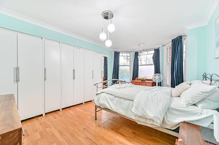 1 Bedroom Flat To Rent In Burnley Road, Dollis Hill, London, NW10