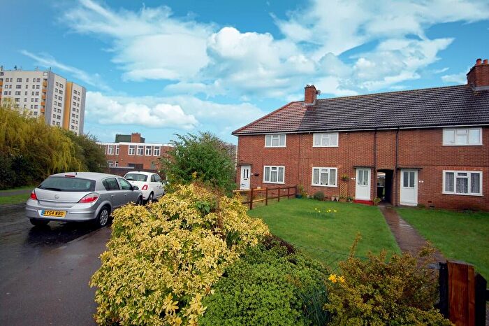 3 Bedroom End Of Terrace House To Rent In Dellfield Road, Hatfield, AL10