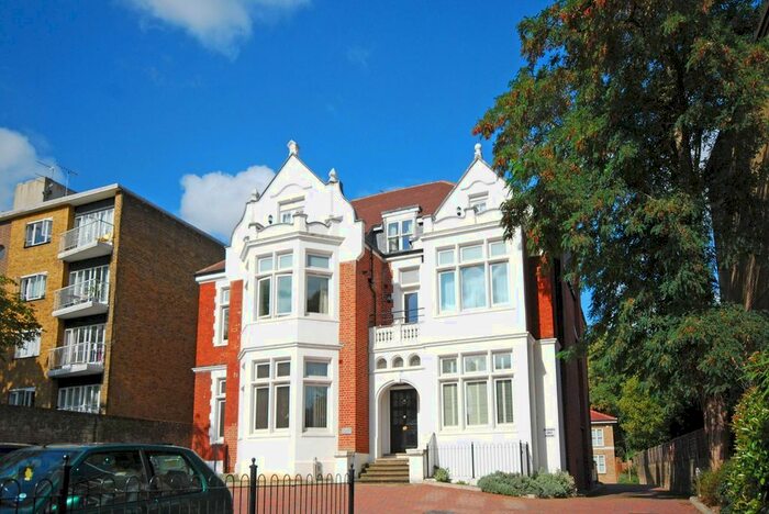 2 Bedroom Flat To Rent In Putney Hill, Putney, London, SW15