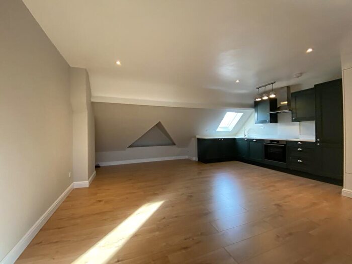 1 Bedroom Flat To Rent In London Road, Redhill, RH1