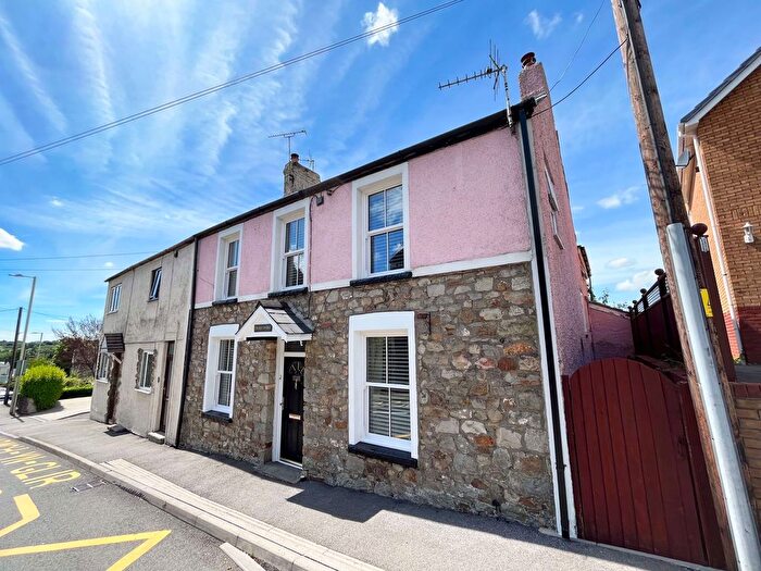 3 Bedroom Semi-Detached House For Sale In Heol Eglwys, Pen-Y-Fai, CF31