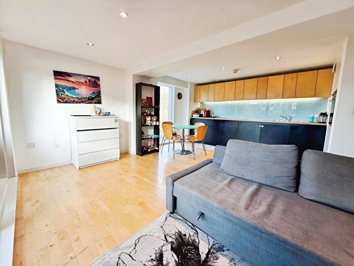 2 Bedroom Flat To Rent In Saxton, The Avenue, Leeds, LS9