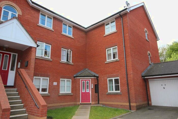 2 Bedroom Flat To Rent In Lewis Crescent, Exeter, EX2