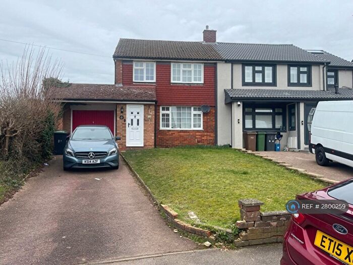3 Bedroom Semi Detached House To Rent In Dunsby Road, Luton, LU3