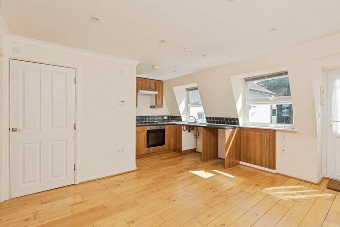 2 Bedroom Flat To Rent In London Road, Tunbridge Wells, TN4