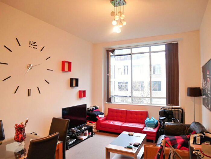 1 Bedroom Flat To Rent In Great West Road, Brentford, TW8