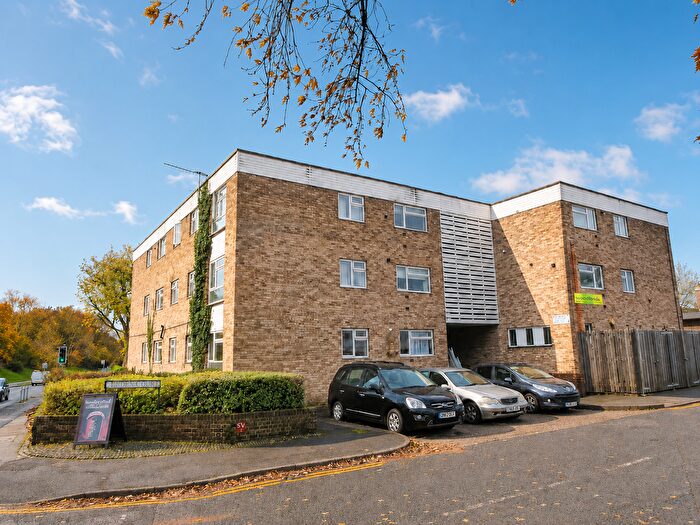 2 Bedroom Flat For Sale In Horsell, Woking, GU21