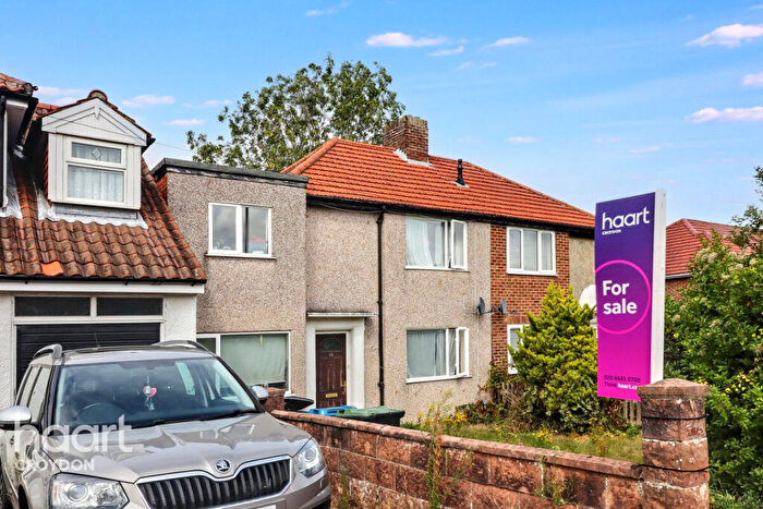 3 Bedroom Semi-Detached House For Sale In Aldrich Crescent, Croydon, CR0
