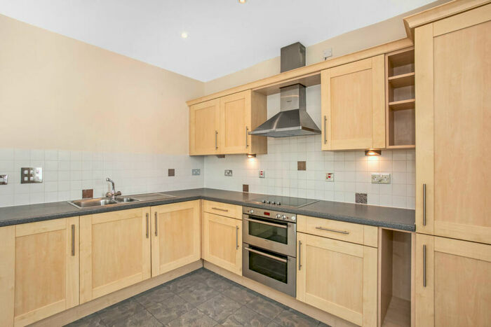 2 Bedroom Apartment To Rent In Martell Road, West Dulwich, London, SE21