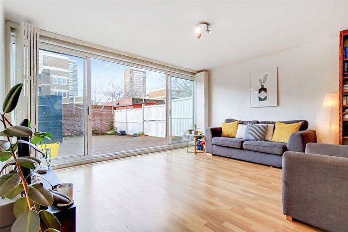 3 Bedroom Flat To Rent In St Stephens Road, London, E3