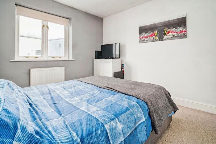 2 Bedroom Flat To Rent In Ware Road, Hertford, SG13