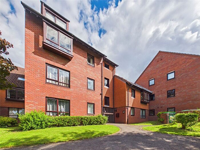 2 Bedroom Flat For Sale In Marina Gardens, Bristol, BS16