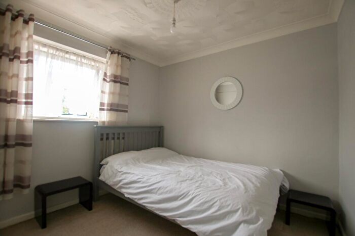 3 Bedroom Terraced House For Sale In Millbrook, Southampton, SO16