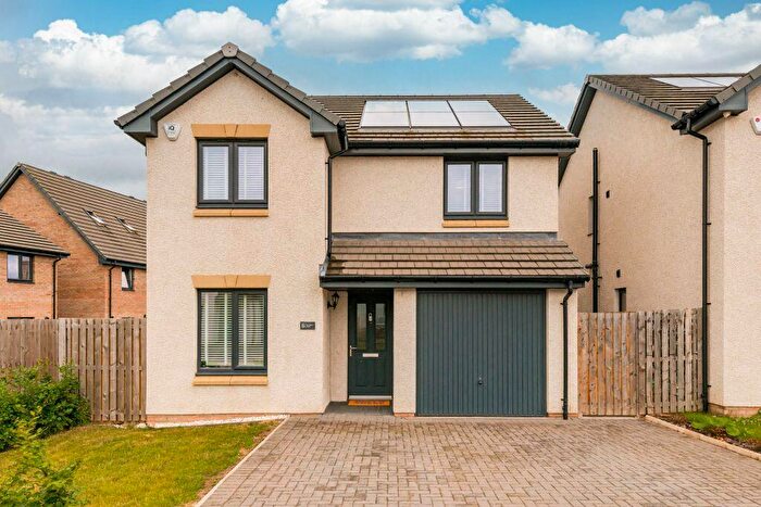 4 Bedroom Detached House For Sale In St Aidens Place, The Wisp, EH16