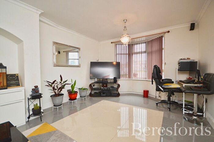 3 Bedroom Terraced House For Sale In Green Lane, Dagenham, RM8