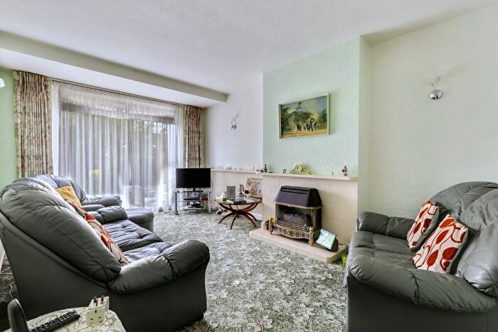3 Bedroom Terraced House For Sale In Springfield Avenue, Merton Park, London, SW20
